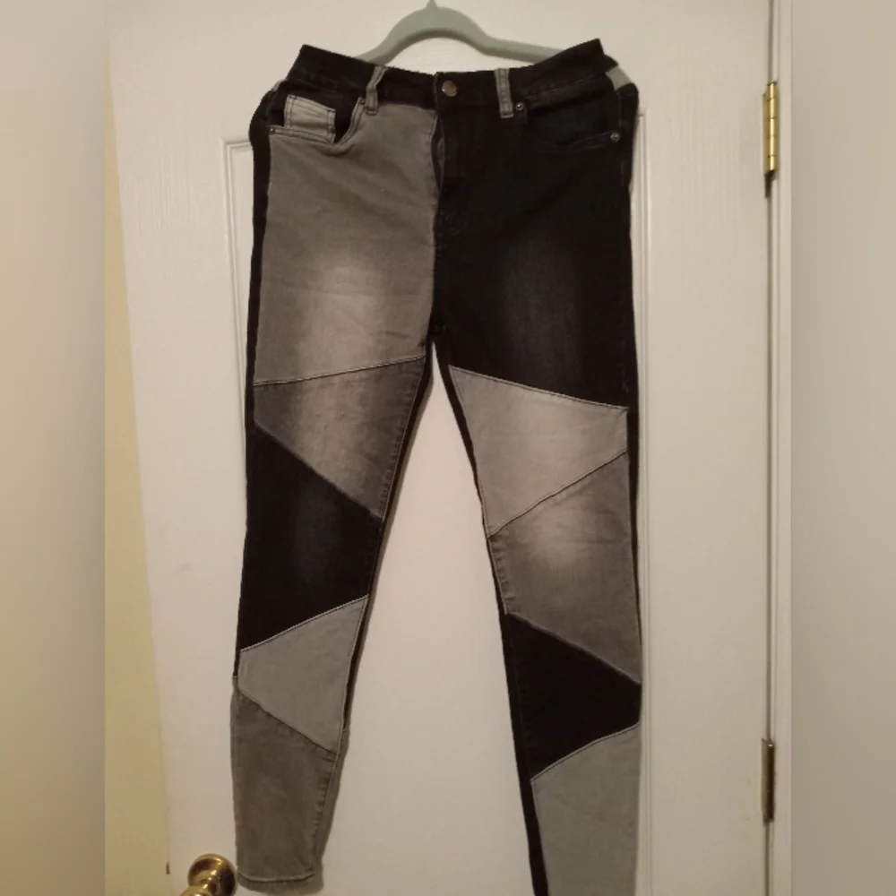 Jeans - Picture 1 of 3